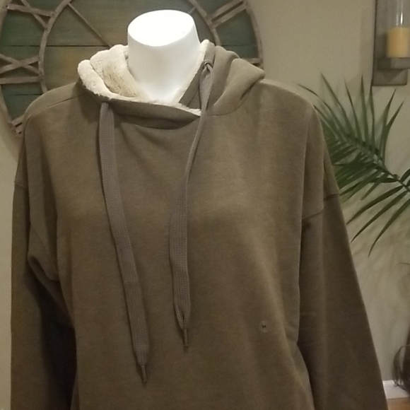 Aerie oversized faux fur hoodie - Picture 2 of 13